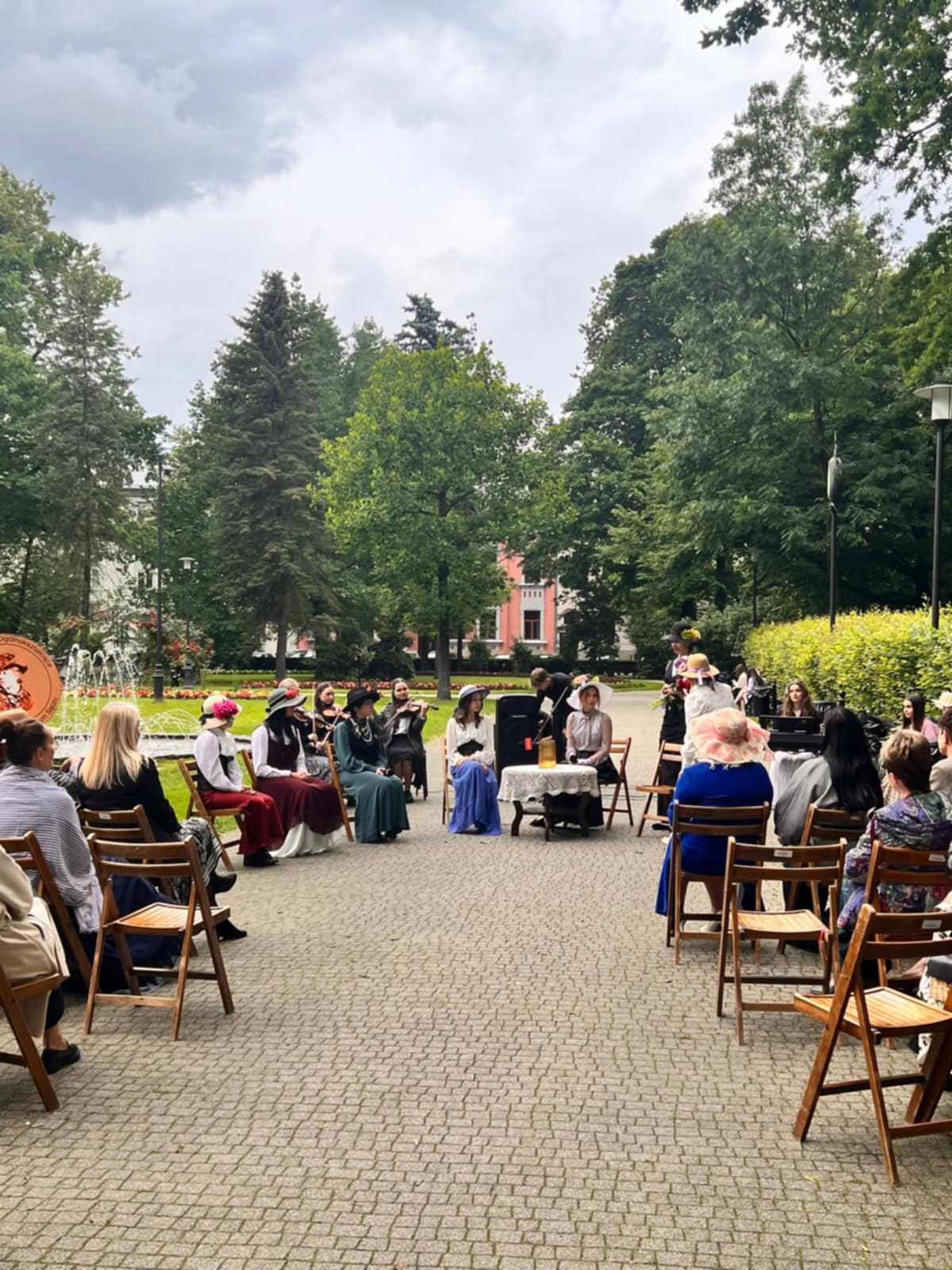 Zdjęcie Urodziny MK 2025 (19)29b8bd96-2633-401f-a389-b662c5329a39.jpeg w galerii Urodziny patronki II LO na Sądeckich Plantach